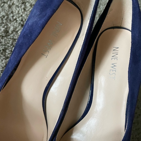 Nine West Swankyo Navy Blue Suede Round Toe Pumps - Picture 3 of 9